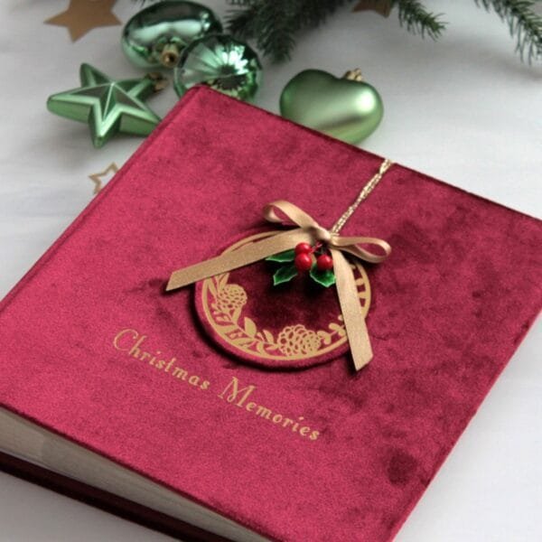 5х7 Red Christmas Photo Album Christmas Album with Vintage Holly Leaf - Image 3